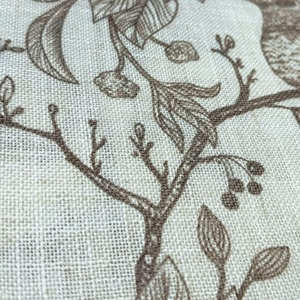 Hummingbird Toile curtains, Taupe, close up
